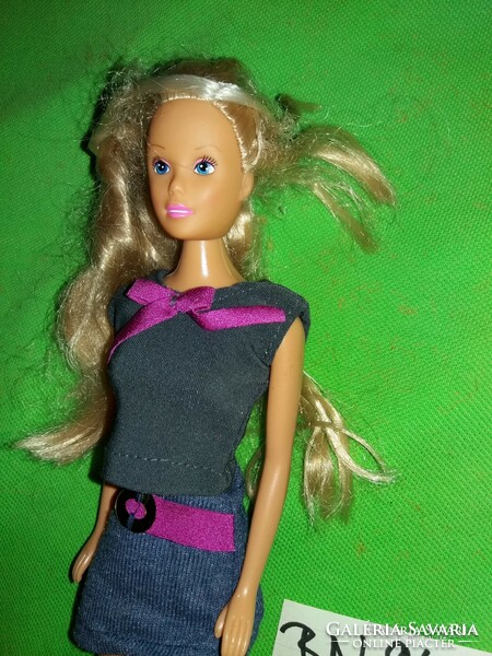 Eredeti SIMBA Steffi Love szép szöszke ,  Barbie baba farmer ruciban a képek szerint BN 94