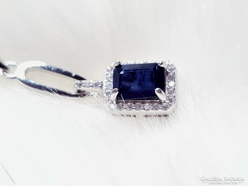 Beautiful silver pendant with sapphire gemstone