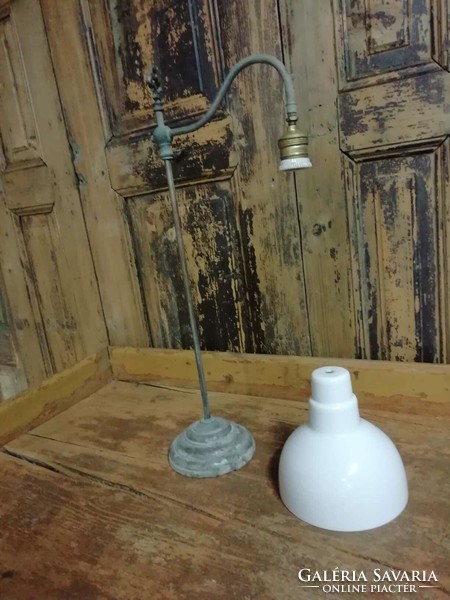 Library copper or bronze reading lamp from the beginning of the 20th century, with milk glass shade, adjustable height