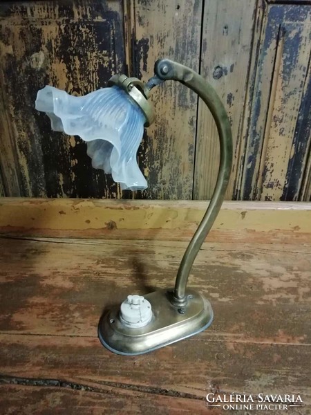 Irizáló lámpaburás réz 20. század elejei lámpa, éjjeli lámpa, íróasztali lámpa, porcelán kapcsoló