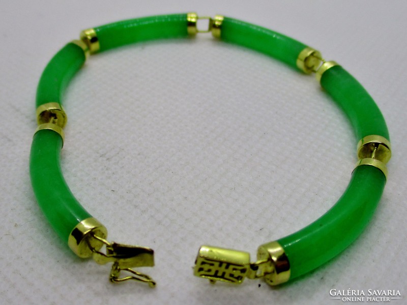 Special old 14kt gold bracelet with beautiful jade stones
