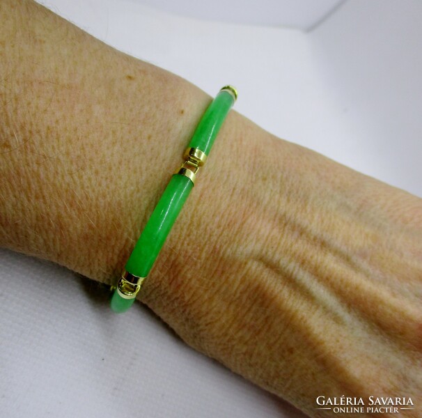 Special old 14kt gold bracelet with beautiful jade stones