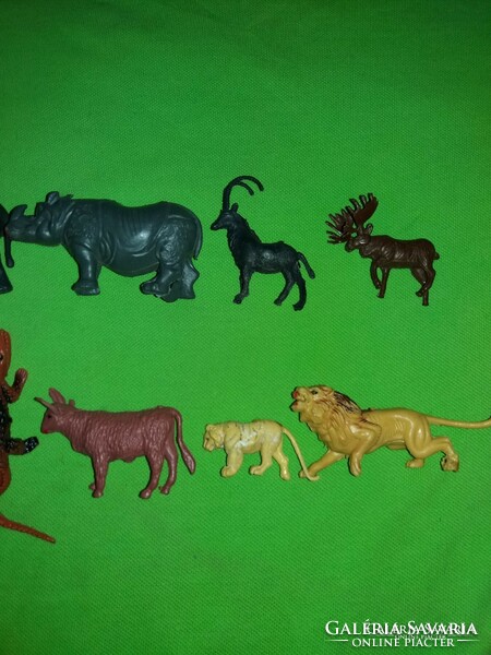 Retro quality traffic goods African animal world toy figures in a package of 12 in one according to the pictures