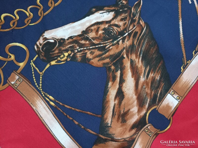 Vintage lovas mintázatú trevira kendő