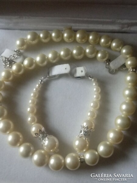 Beautiful pearl set (m&s)