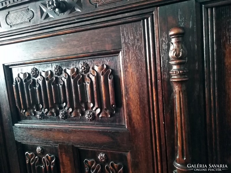 Large size xix. Century, carved Renaissance chest of drawers