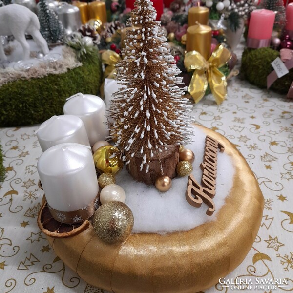 Advent wreath with golden pine and balls