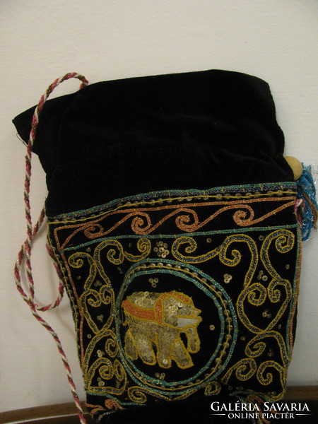 Indiai, fekete bársony - színes aranyszálakkal hímzett új női táska