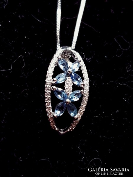 Beautiful silver pendant with sapphire gemstone