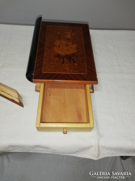 Inlaid wooden box
