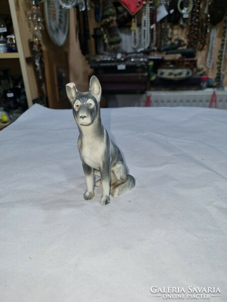 Német porcelán kutya figura