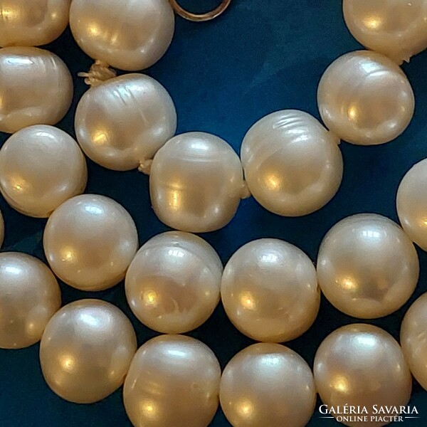 Beautiful large-eyed real cultured pearl necklace