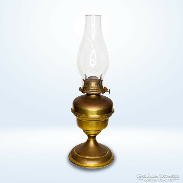 Antique table oil lamp