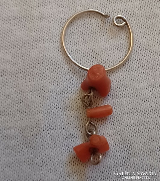 Noble coral necklace and pair of earrings