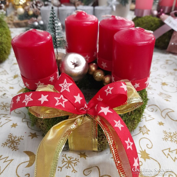 Mini Advent wreath with golden apples and red candles