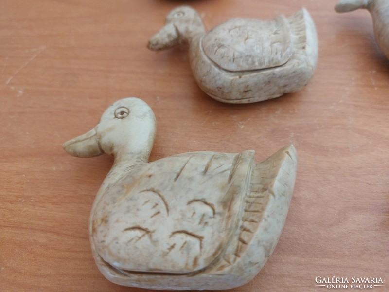 (K) stone carved ducks