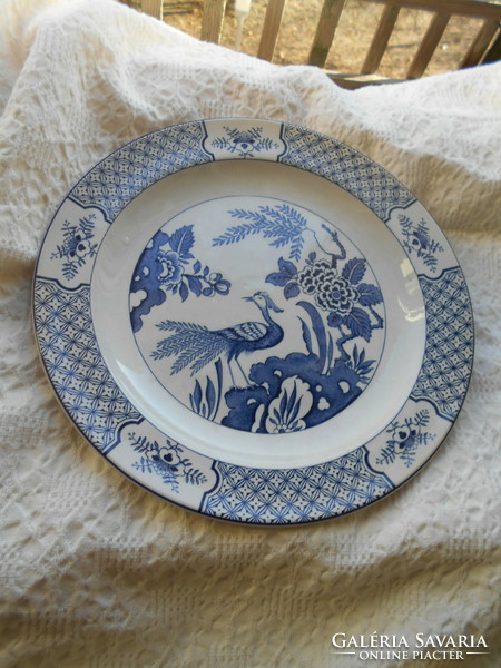 Plate with oriental style bird motif