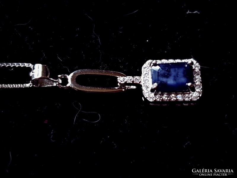 Beautiful silver pendant with sapphire gemstone