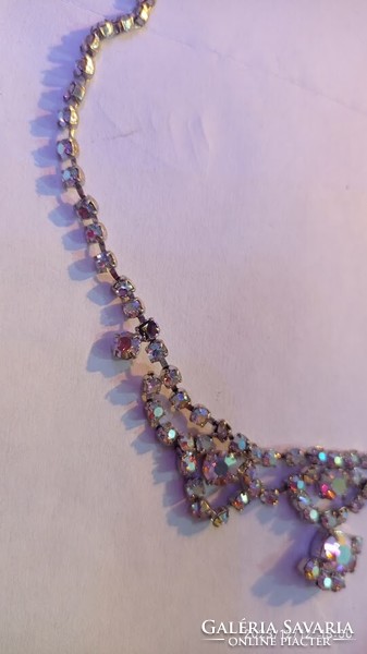 Vintage Women's Necklace, Iridescent Aurora Borealis? Occasional jewelry made from eyes