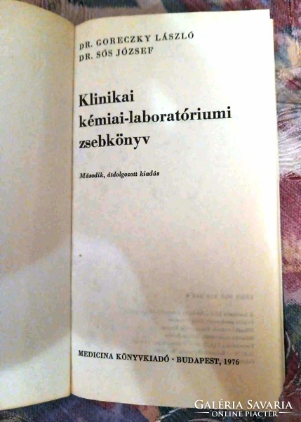 Gyűjtőknek zsebkönyv 1976.-ban kiadott.