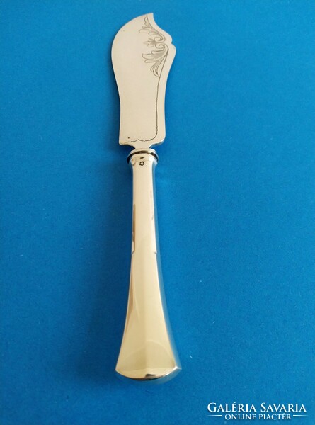 Silver fish serving knife in English style