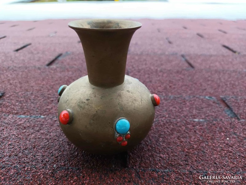 Vastag indiai réz váza féldrágakövekkel