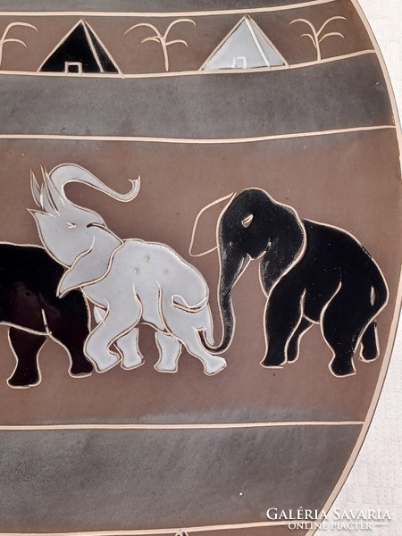 Retro ceramic wall plate with elephants