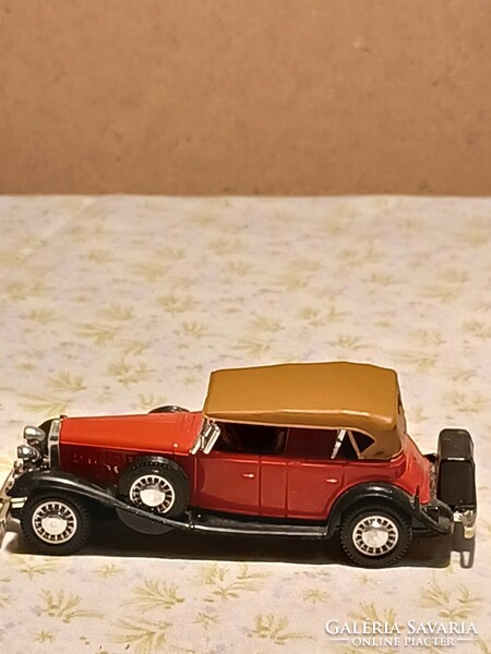 Cadillac v-16 1932 model car