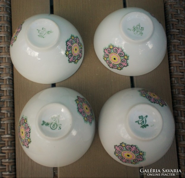 Vintage porcelán tálkák a Szovjetúnióból, virágos és arany csíkos 4 db együtt