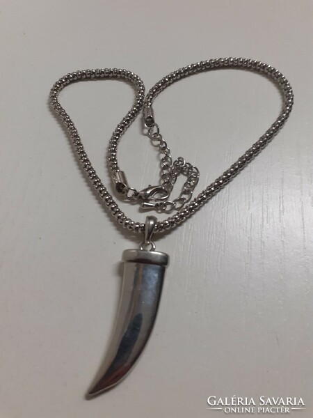 Silver-plated thick silver-plated necklace with fang pendant