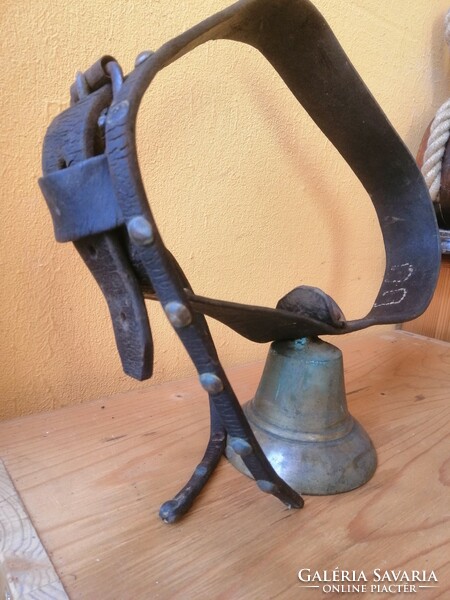 Antique cow collar, size 10 with leather belt