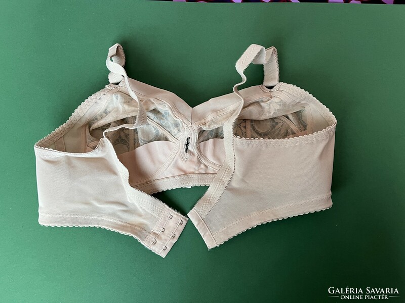 Triumph bra - elasti chic - 80 c - new