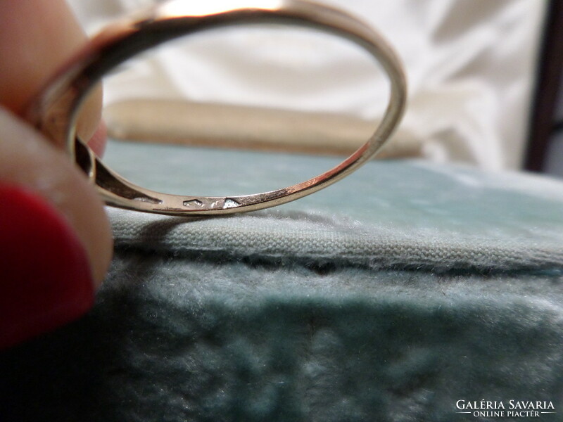 Antik arany buton gyűrű 0,20 ct brillel