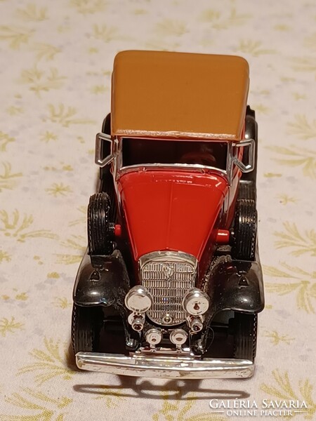 Cadillac v-16 1932 model car