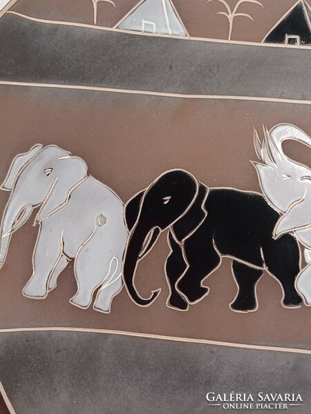 Retro ceramic wall plate with elephants