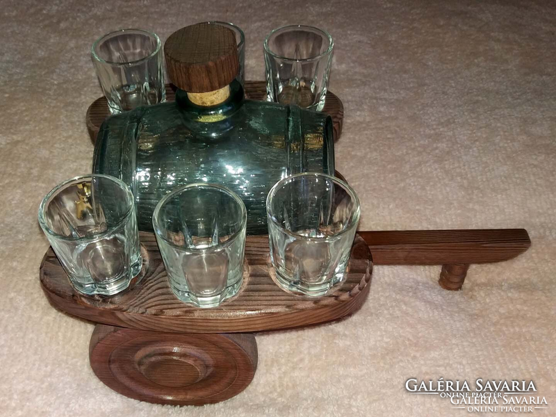 A copper barrel round wine barrel with 6 wine glasses is not used