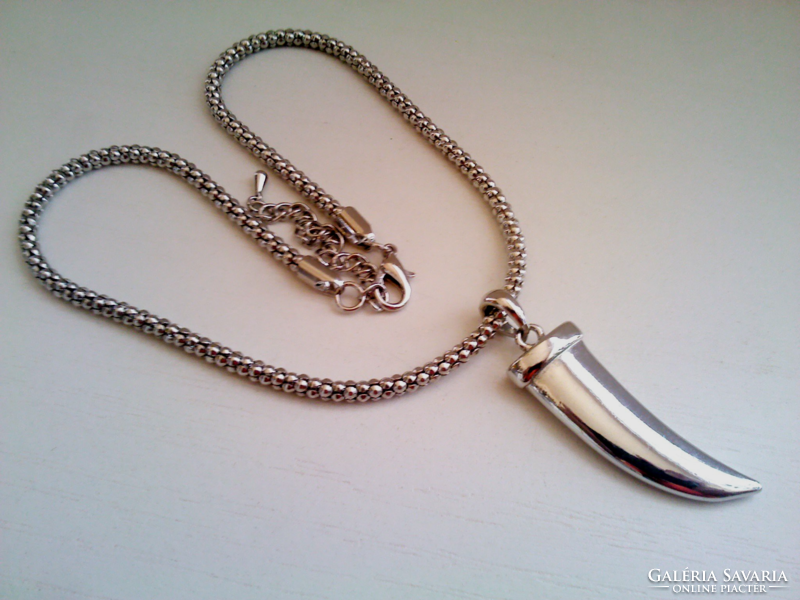 Silver-plated thick silver-plated necklace with fang pendant