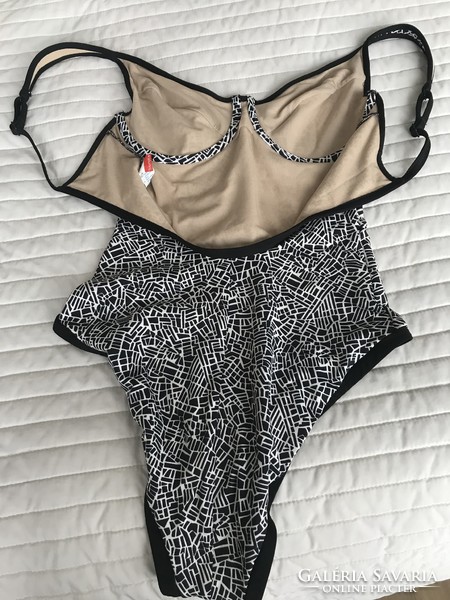 Triumph swimsuit, size 38c, new