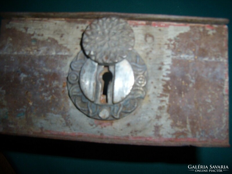 Iron case (from the first half of the 20th century), with a beautiful rosette cover