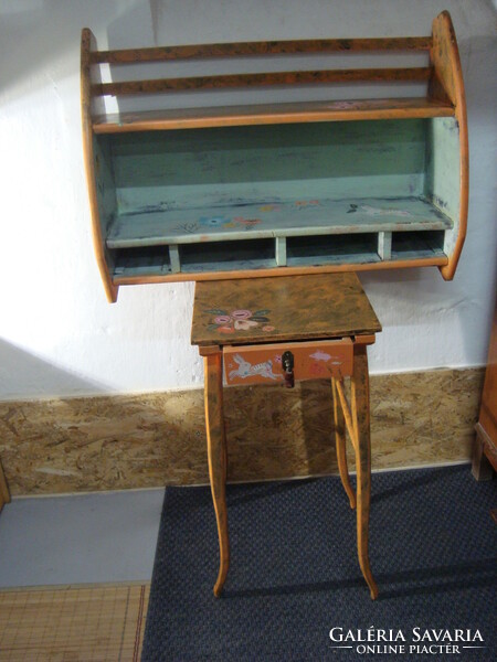 Flower table with shelf