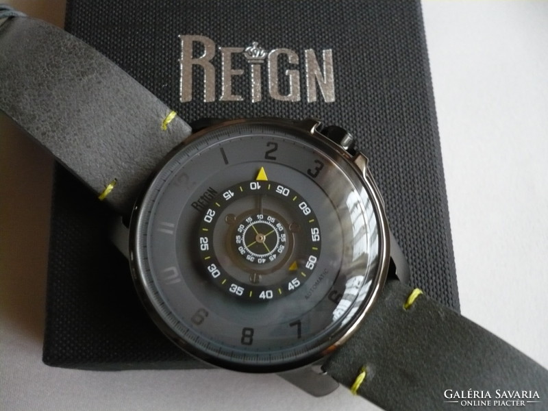 Reign is a special and beautiful automatic watch without hands, with a gift box