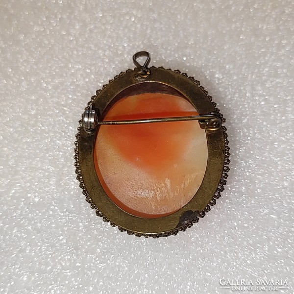 Antique carved cameo brooch/pendant with copper socket