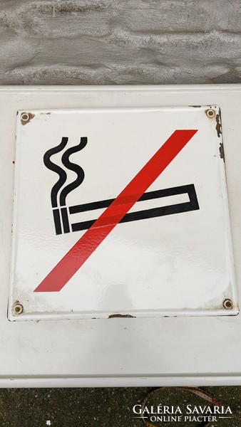"Dohányozni tilos" jelzésű zománctáblák