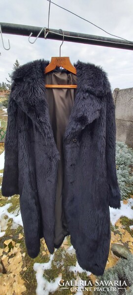 Black women's faux fur coat, slightly expanding downwards, photo