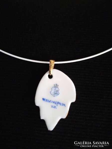 Herend porcelain jewelry necklace with a rare gilded leaf pattern!