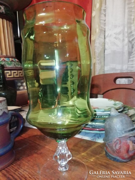 Antik 30 cm magas dísz pohár gyönyörű zöld színű hibátlan állapotban