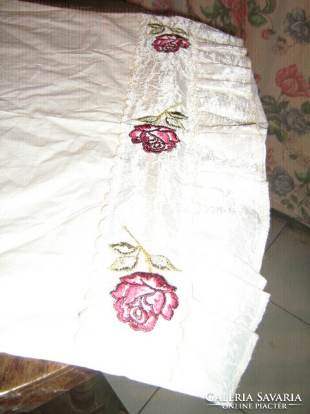 Bájos vintage rózsás fodros párnahuzat