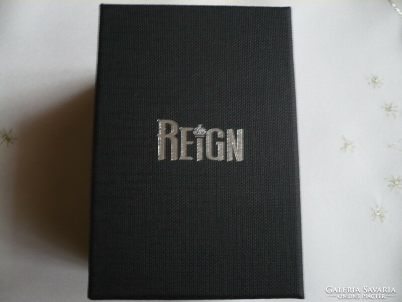 Reign egy mutatók nélküli, különleges és gyönyörű automata óra díszdobozzal