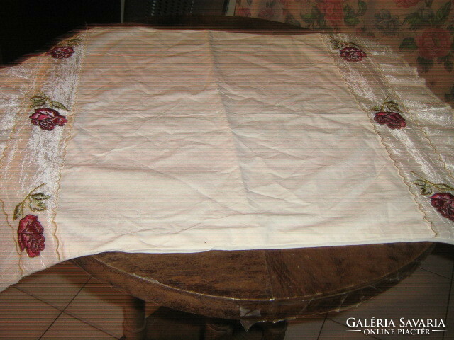 Charming vintage rose ruffled pillowcase