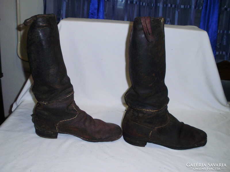 Old folk peasant hard leather men's boots